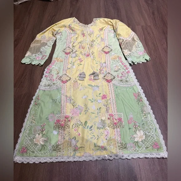 Floral Embroidered Long Sleeve Women’s Dress in Soft Yellow-Green - Picture 8 of 16